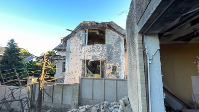«Оце поламати Путін тільки міг, а залишити живого лише Бог» — житель будинку, пошкодженого через атаку РФ на Кривий Ріг