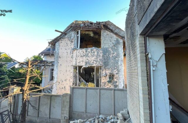 «Це міг поламати тільки Путін, а врятувати живим міг лише Бог» — мешканець будинку, пошкодженого внаслідок атаки РФ на Кривий Ріг.